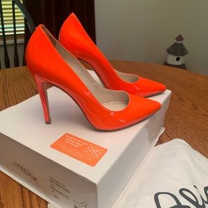 ALICE AND OLIVIA DEVON NEON ORANGE HIGH HEEL PUMPS
